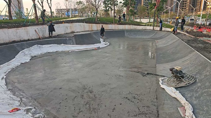 滑板場建設(shè)現(xiàn)場 滑板場建設(shè)現(xiàn)場